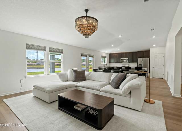 Property at 12921 Logans Walk Ln, Jacksonville, FL 32218, 3 beds, 2 baths