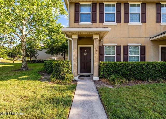 Property at 425 Oasis Ln, Orange Park, FL 32073, 3 beds, 2.5 baths