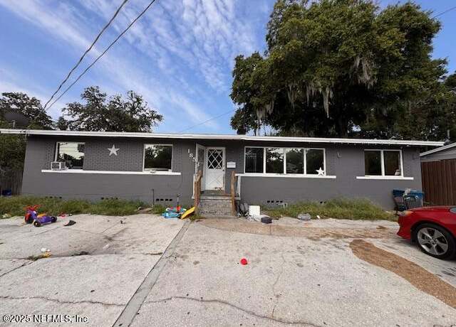 Property at 1858 University Blvd N, Jacksonville, FL 32211, 3 beds, 2.5 baths