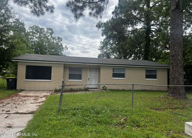 Property at 9531 Little John Rd, Jacksonville, FL 32208, 4 beds, 1.5 baths