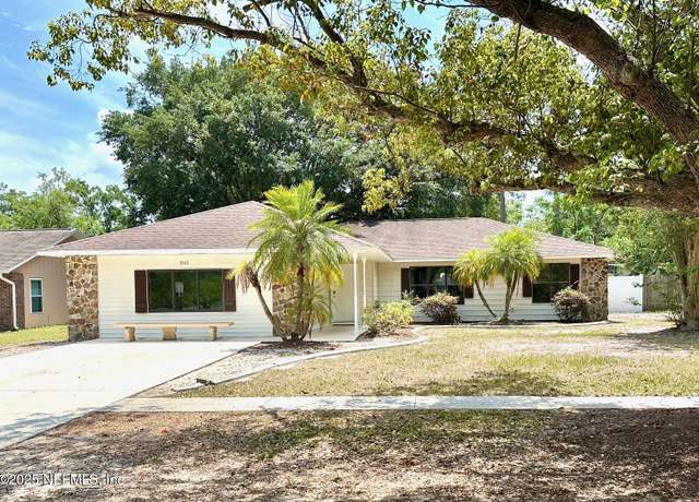 Property at 3040 Mary Ln, Mount Dora, FL 32757, 4 beds, 2 baths