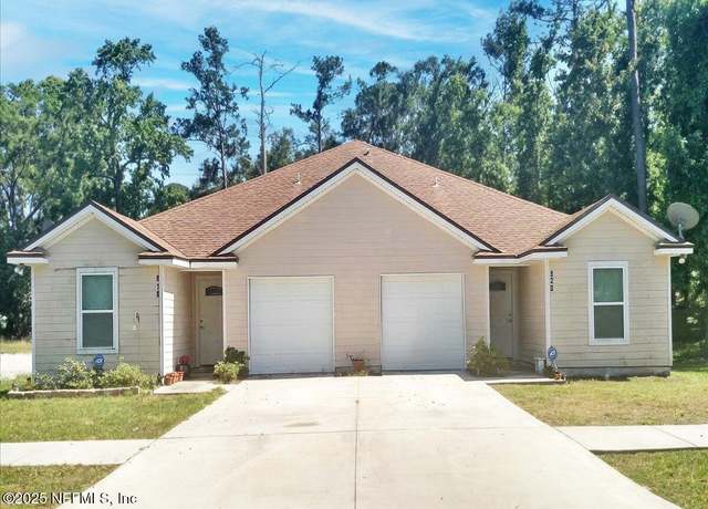 Property at 820 Filmore Ln, Orange Park, FL 32073, 6 beds, 4 baths