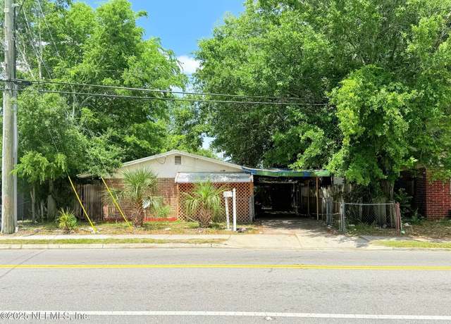 Property at 1811 W 13th St, Jacksonville, FL 32209, 4 beds, 1.5 baths