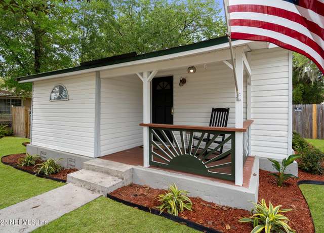 Property at 1054 Center St, Green Cove Springs, FL 32043, 3 beds, 2 baths