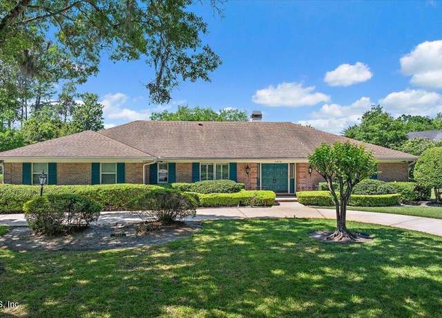 Property at 7812 Hunters Grove Rd, Jacksonville, FL 32256, 4 beds, 2.5 baths