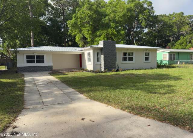 Property at 2209 Gillis St, Palatka, FL 32177, 3 beds, 2 baths