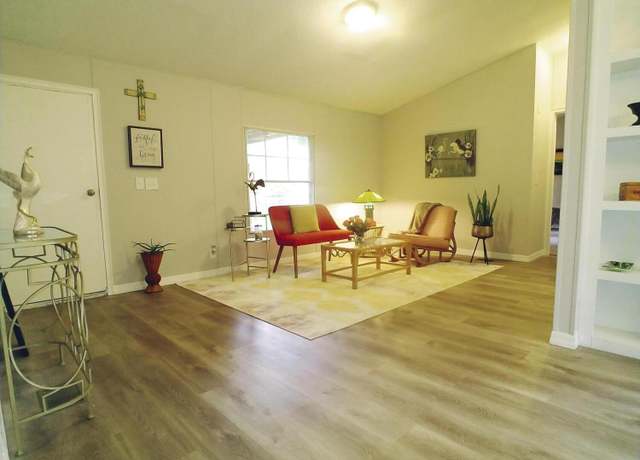 Property at 2226 Glen Gardner Dr, Jacksonville, FL 32246, 3 beds, 2 baths