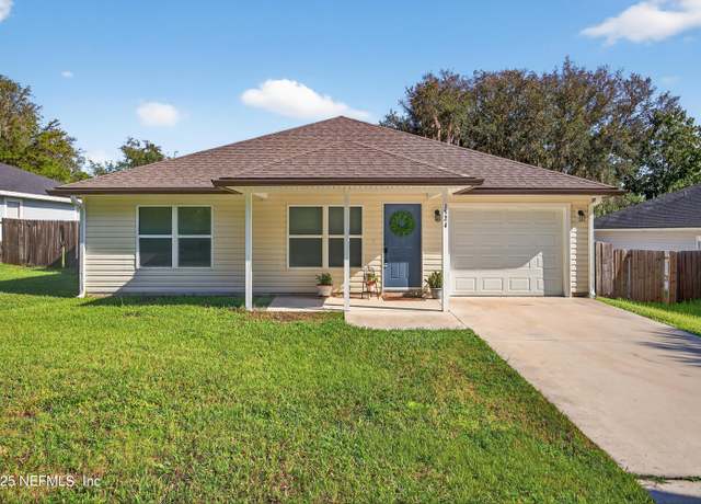Property at 1524 Center St, Green Cove Springs, FL 32043, 4 beds, 2 baths