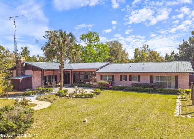 Property at 114 E Camelot Dr, Palatka, FL 32177, 4 beds, 3.5 baths