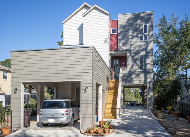 Property at 37 Oak St, St. Augustine, FL 32084, 3 beds, 2.5 baths
