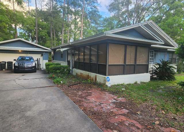 Property at 9811 Ridge Blvd, Jacksonville, FL 32208, 3 beds, 1 bath