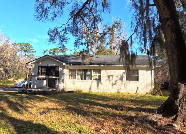 Property at 6139 Horseshoe Dr, Jacksonville, FL 32254, 3 beds, 1 bath