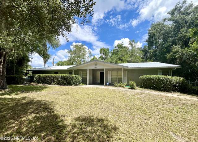Property at 1800 Laurel St, Palatka, FL 32177, 3 beds, 3 baths