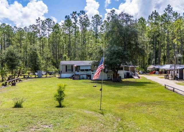 Property at 132 Nutmeg Trl, Interlachen, FL 32148, 3 beds, 2 baths