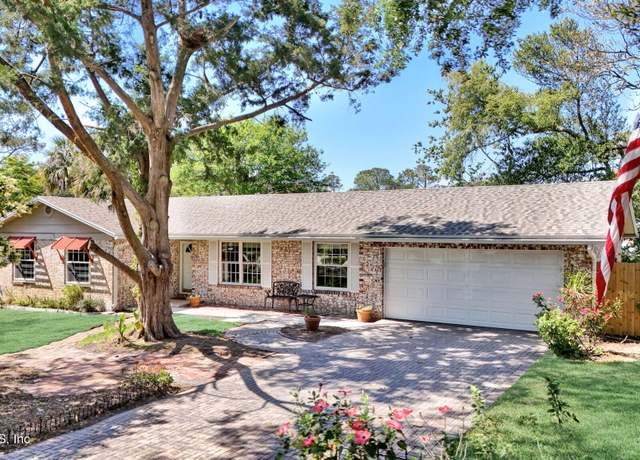Property at 600 Davis St, Neptune Beach, FL 32266, 3 beds, 2 baths