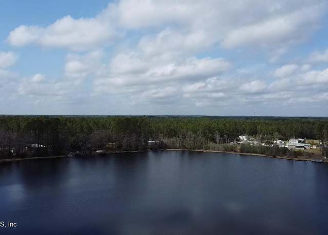 Property at 105 Palmer Dr, Interlachen, FL 32148