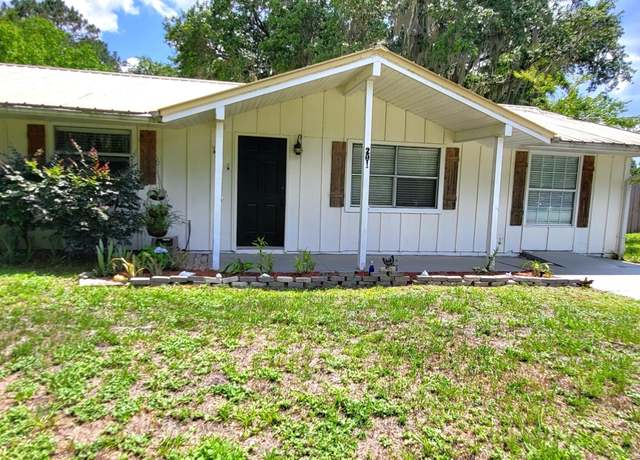 Property at 201 Harbor Dr, Palatka, FL 32177, 3 beds, 2 baths