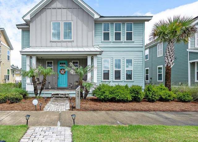 Property at 227 Daydream Ave, Yulee, FL 32097, 4 beds, 3 baths