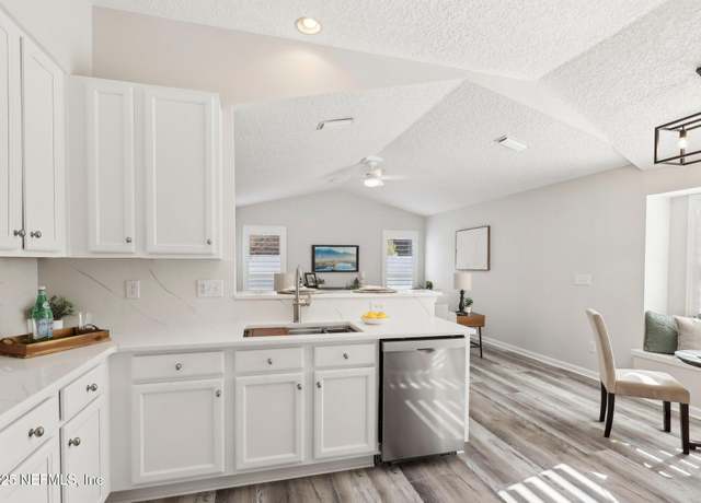 Property at 909 Thoroughbred Dr, Orange Park, FL 32065, 4 beds, 3 baths