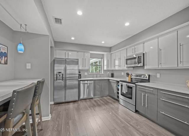 Property at 10150 Leisure Ln N #23, Jacksonville, FL 32256, 2 beds, 2.5 baths