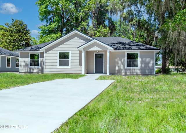 Property at 310 N Orange St, Starke, FL 32091, 3 beds, 2 baths