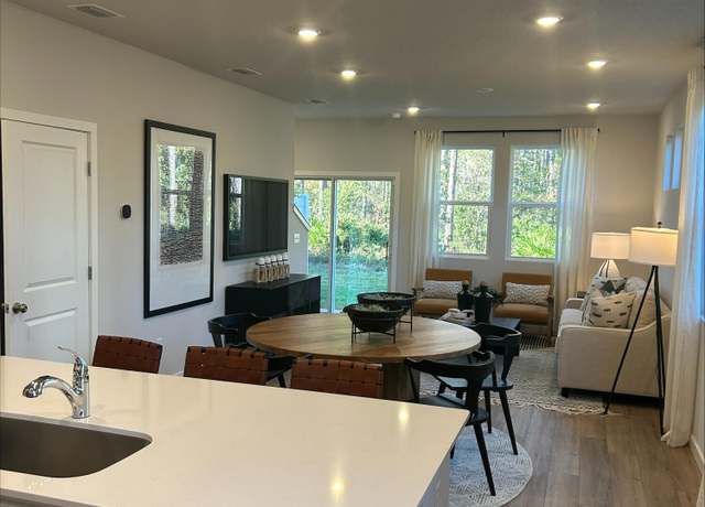 Property at 10681 Waterfield Rd Rd, Jacksonville, FL 32210, 3 beds, 2.5 baths