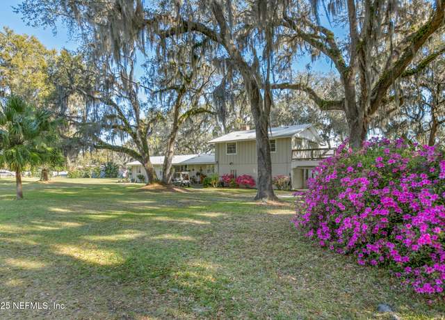 Property at 105 Union Ave, Crescent City, FL 32112, 5 beds, 3 baths