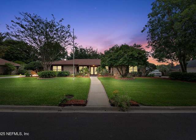Property at 309 Devonshire Ln, Orange Park, FL 32073, 4 beds, 3 baths