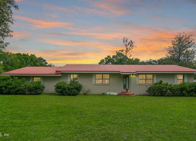 Property at 134 Gelis St, Palatka, FL 32177, 3 beds, 2 baths