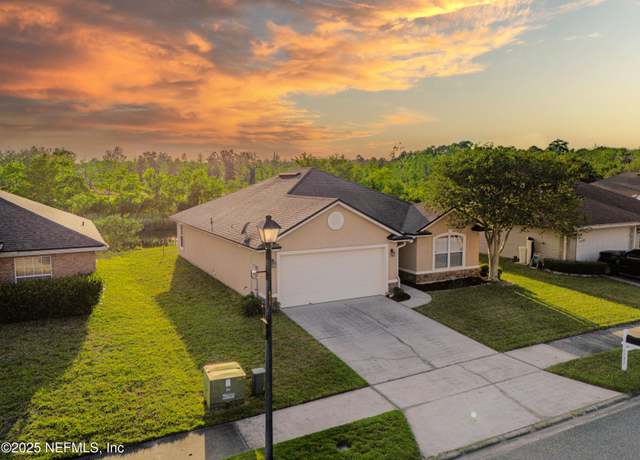 Property at 6933 Southern Oaks Dr W, Jacksonville, FL 32244, 3 beds, 2 baths