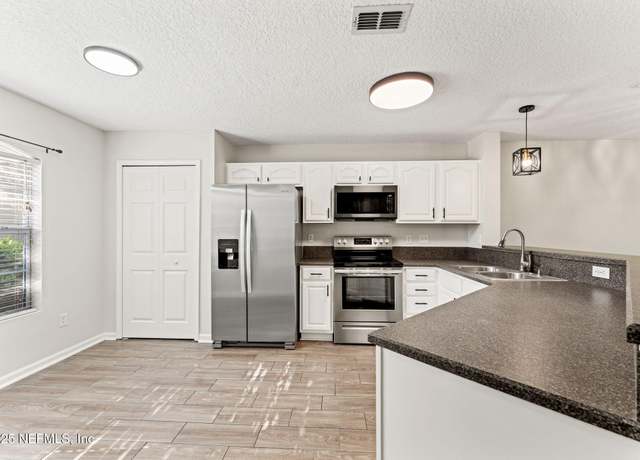 Property at 1605 Vineland Cir #B, Fleming Island, FL 32003, 3 beds, 2.5 baths