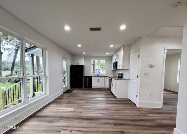 Property at 9672 Sibbald Rd, Jacksonville, FL 32208, 2 beds, 1 bath