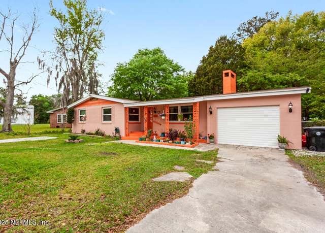 Property at 145 N Orange St, Starke, FL 32091, 4 beds, 3 baths