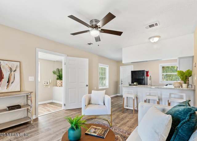Property at 9814 Buncome Rd, Jacksonville, FL 32246, 2 beds, 1 bath