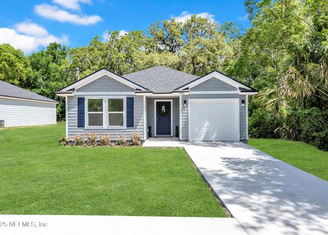 Property at 1902 Gillis St, Palatka, FL 32177, 3 beds, 2 baths