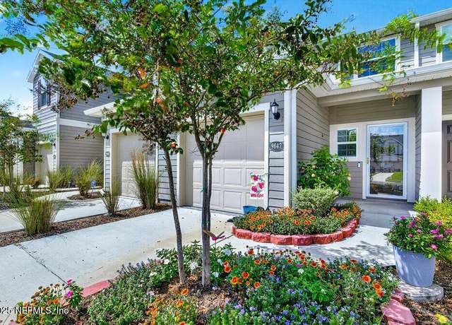 Property at 9847 Fiddleback Ln, Jacksonville, FL 32222, 2 beds, 2.5 baths