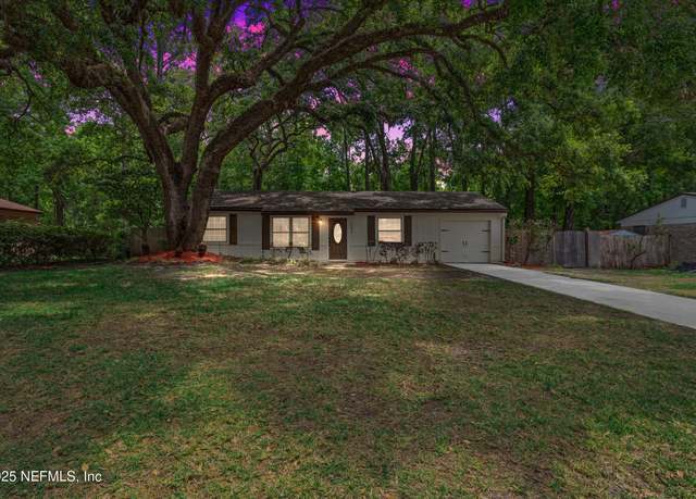 Property at 11579 Gwynford Ln, Jacksonville, FL 32223, 3 beds, 2 baths