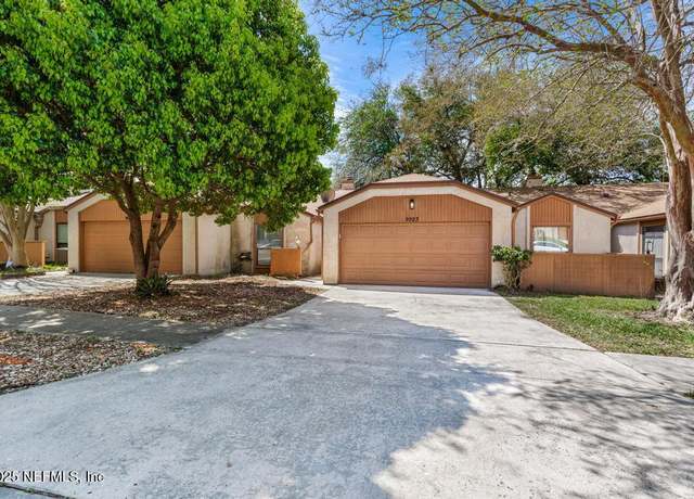 Property at 9923 Fawn Brook Dr, Jacksonville, FL 32256, 2 beds, 2 baths