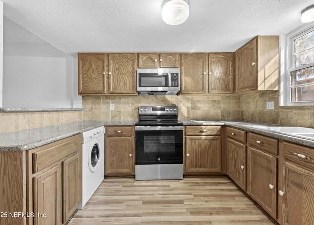 Property at 5201 Atlantic Blvd #274, Jacksonville, FL 32207, 2 beds, 2.5 baths