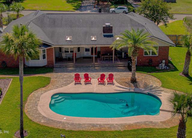Property at 622 Dunrobin Dr, Orange Park, FL 32073, 4 beds, 2 baths