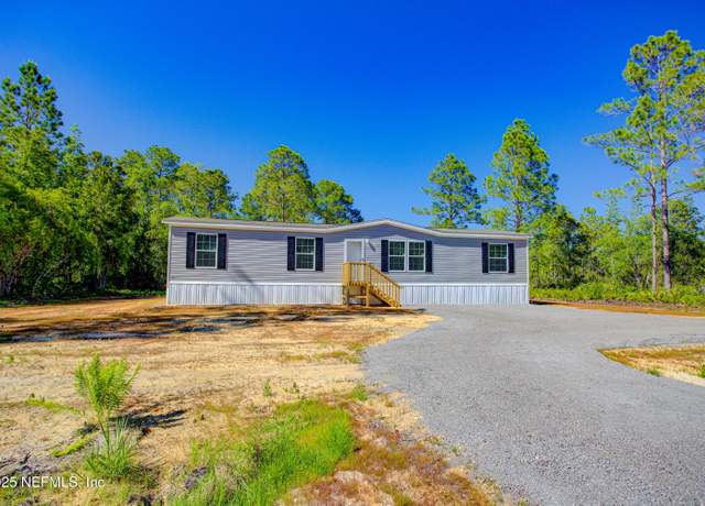 Property at 178 E Pinellas St, Palatka, FL 32177, 3 beds, 2 baths