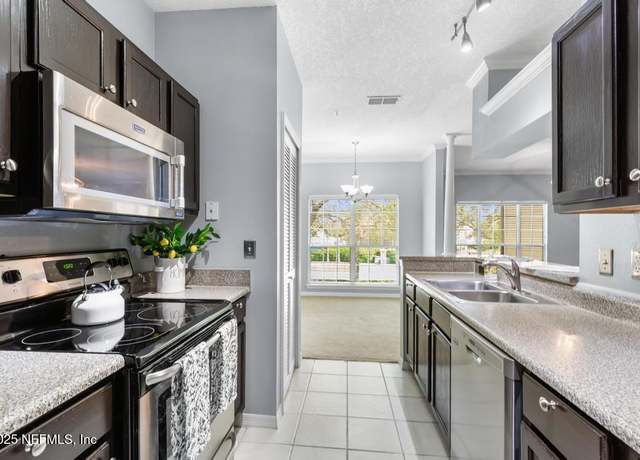 Property at 7800 Point Meadows Dr #123, Jacksonville, FL 32256, 2 beds, 2 baths