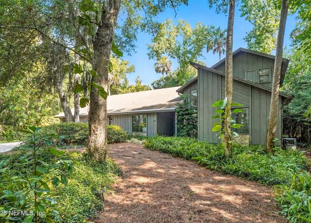 Property at 1918 Oak Cir, Atlantic Beach, FL 32233, 3 beds, 2 baths