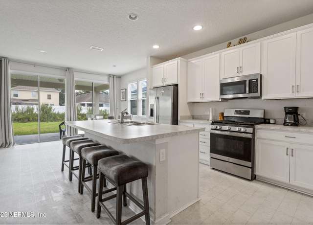 Property at 1855 Amberly Dr, Middleburg, FL 32068, 5 beds, 3 baths