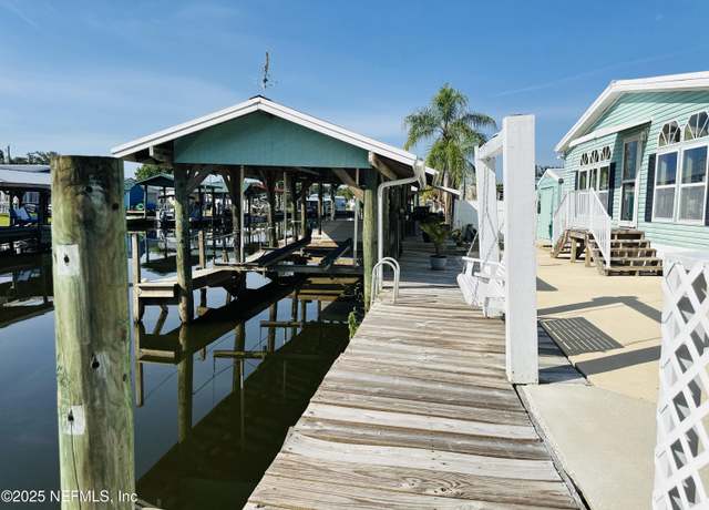 Property at 122 Paradise Dr, Welaka, FL 32193, 3 beds, 2 baths