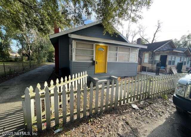 Property at 1480 Mitchell St, Jacksonville, FL 32209, 2 beds, 1 bath