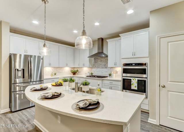 Property at 454 Pine Bluff Dr Dr, St. Augustine, FL 32092, 3 beds, 2.5 baths