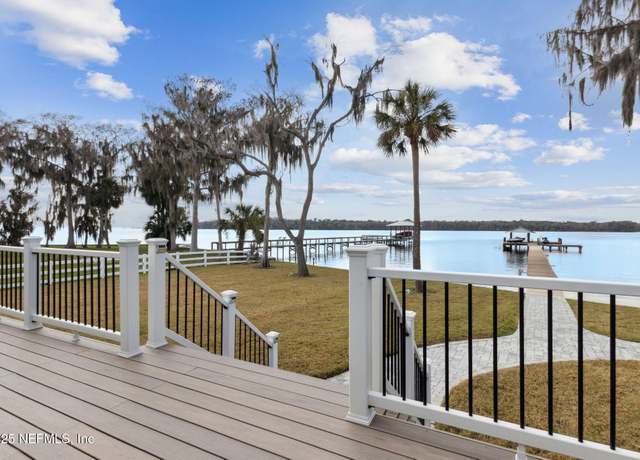 Property at 208 Lake George Point Dr, Georgetown, FL 32139, 3 beds, 3 baths