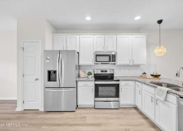Property at 2295 Sandy Bay Ln, Jacksonville, FL 32233, 3 beds, 2 baths