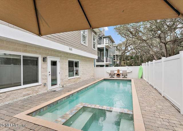 Property at 53 Oceanside Dr, Atlantic Beach, FL 32233, 3 beds, 3.5 baths